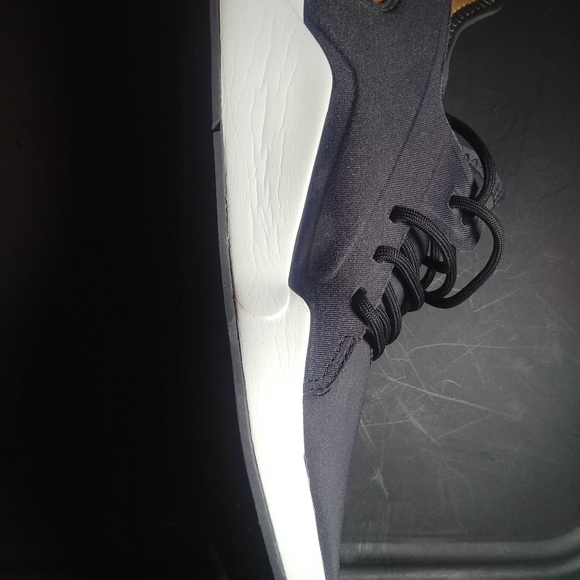 Shoes - Picture 8 of 9